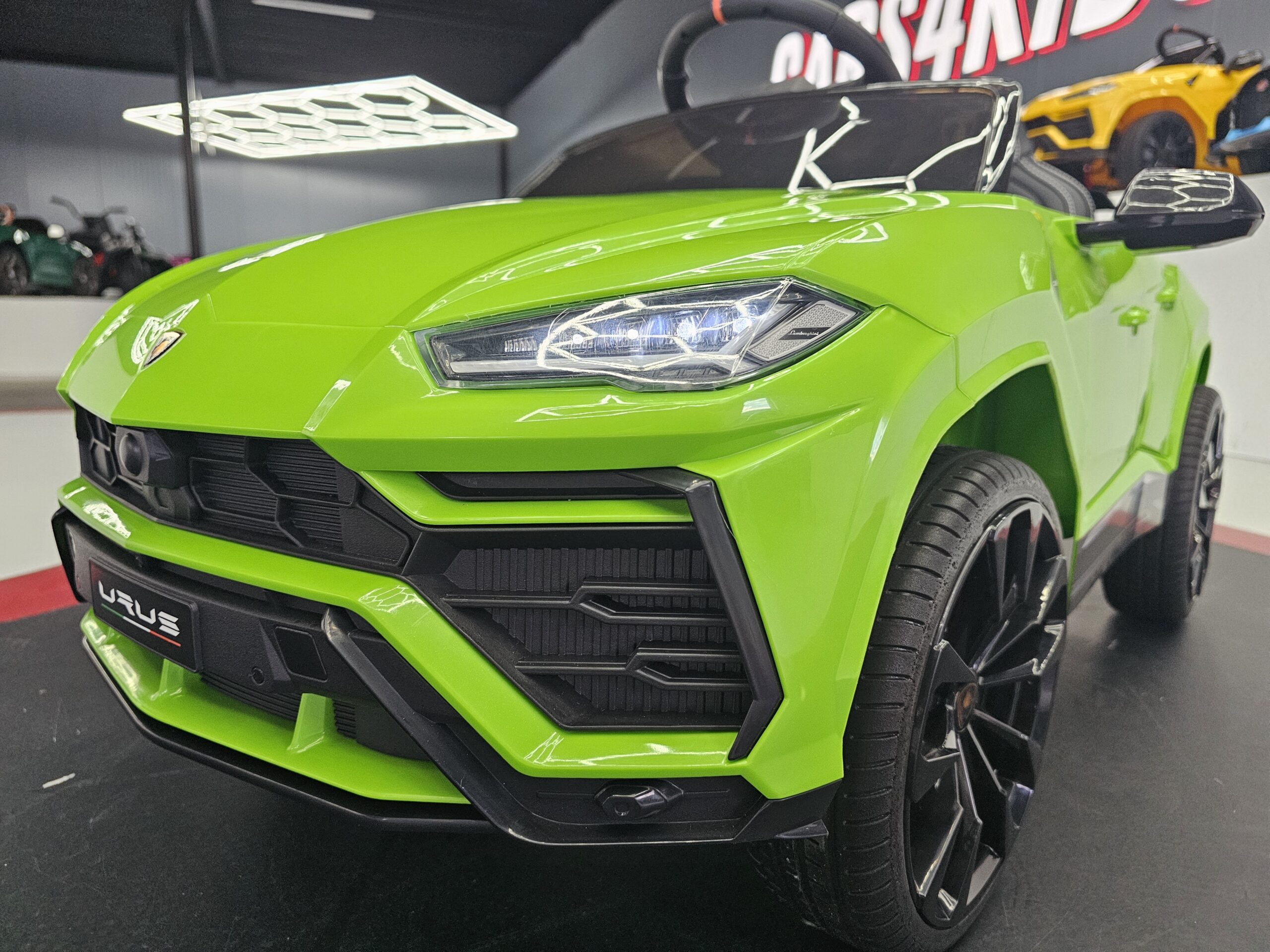 Coche niño Lamborghini Urus 12 voltios verde