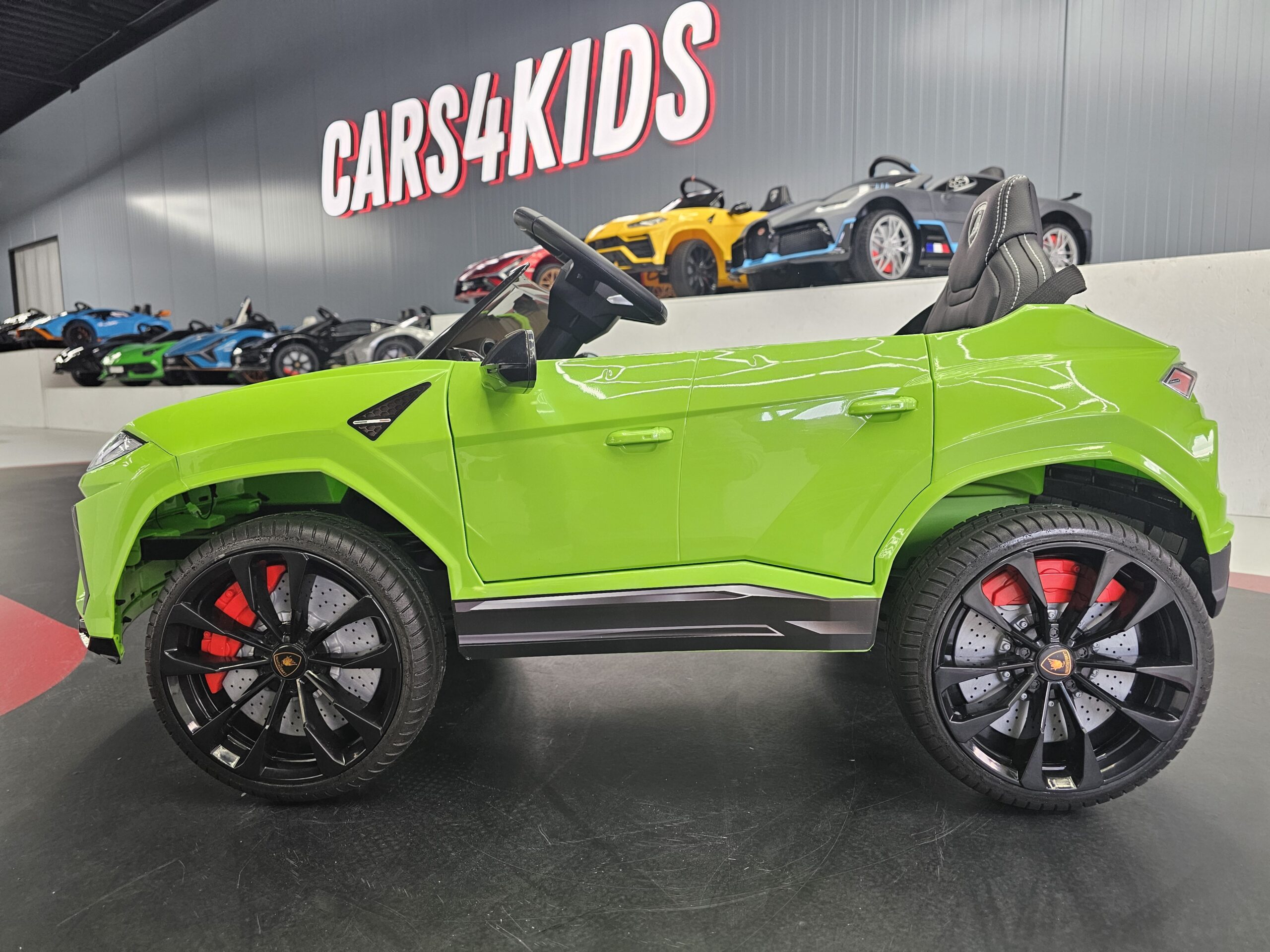 Coche niño Lamborghini Urus 12 voltios verde