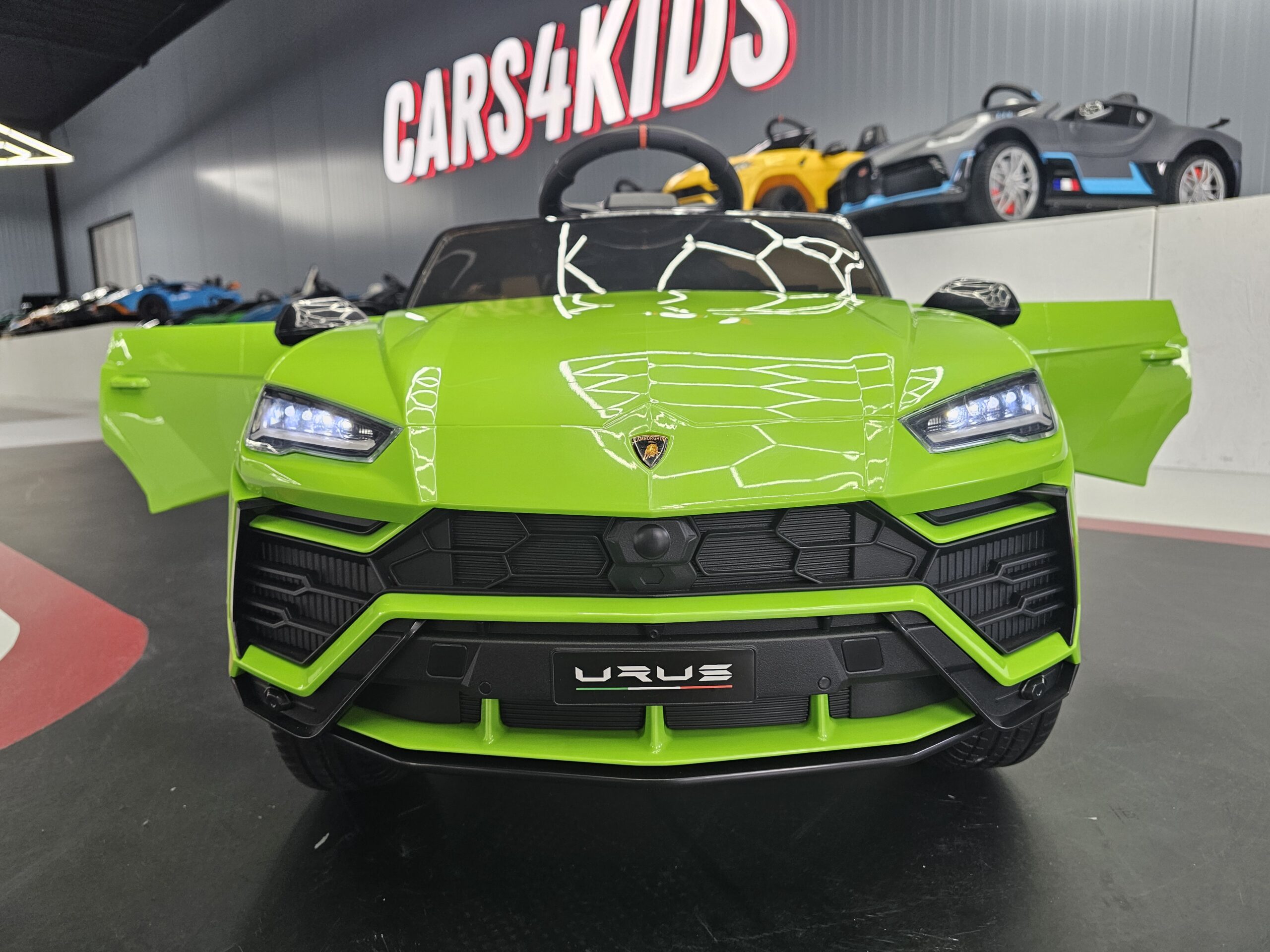 Coche niño Lamborghini Urus 12 voltios verde