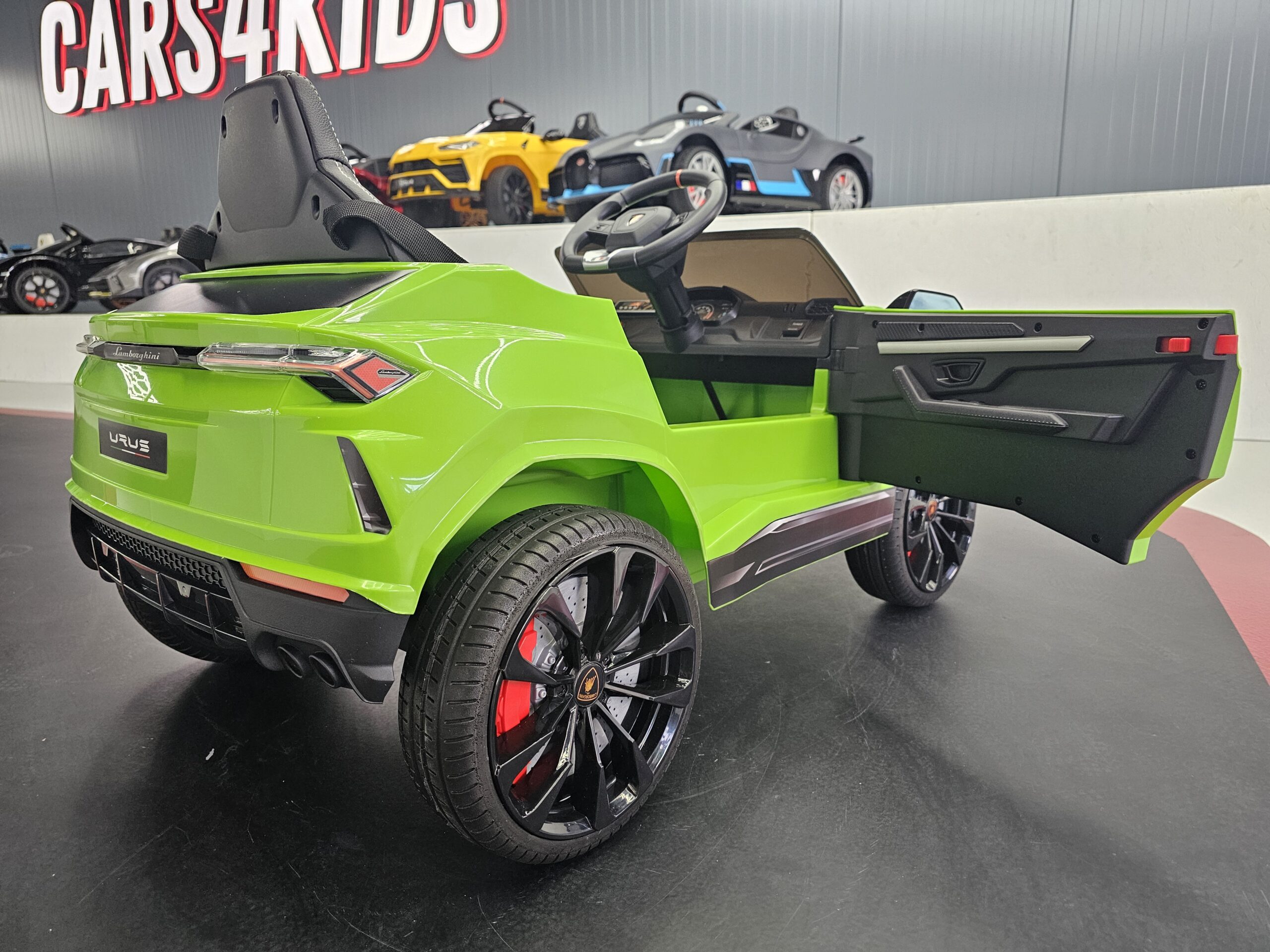 Coche niño Lamborghini Urus 12 voltios verde