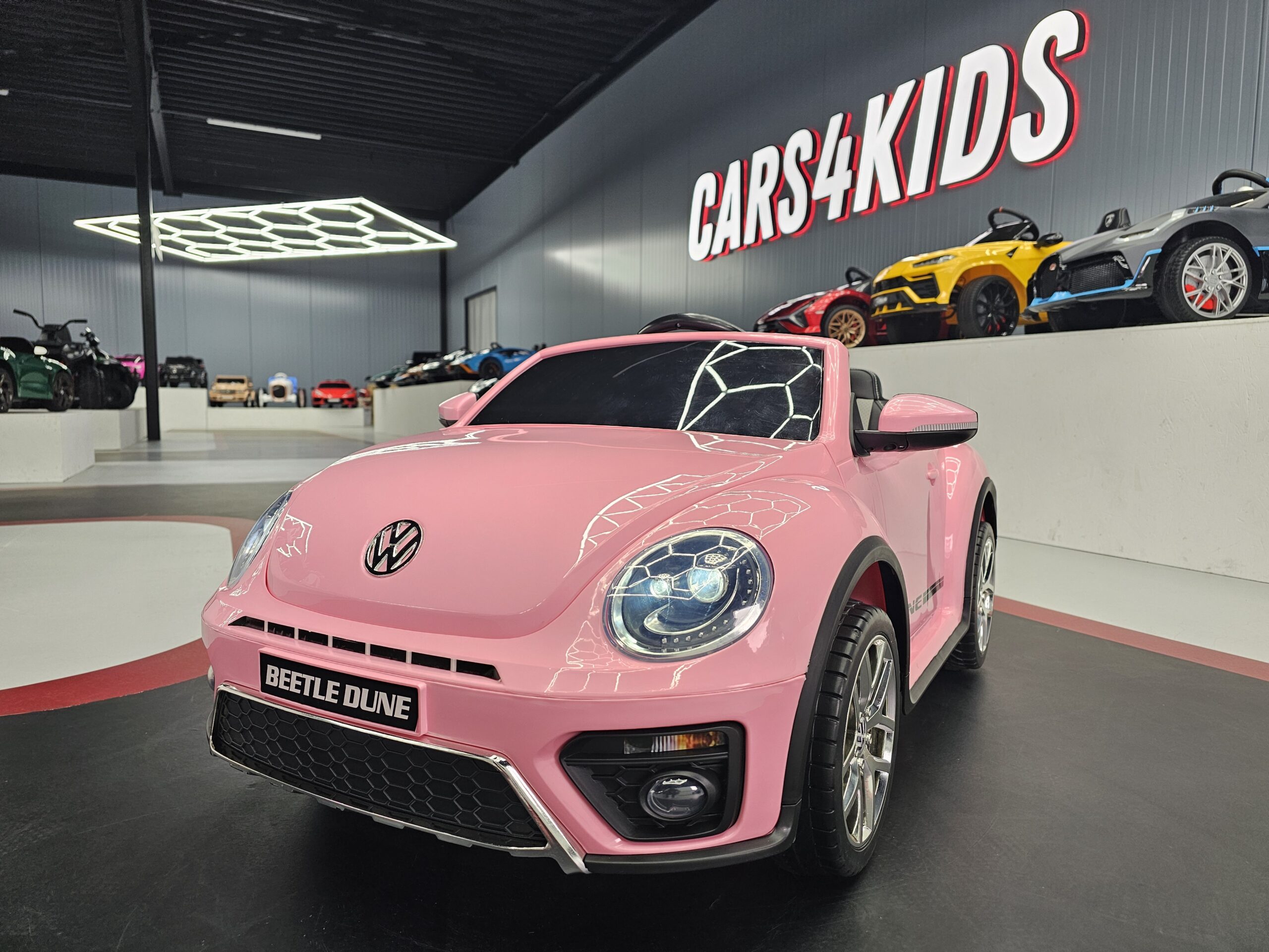 Coche eléctrico infantil, VW Beetle, 3-5 km/h, con mando a distancia y música, rosa